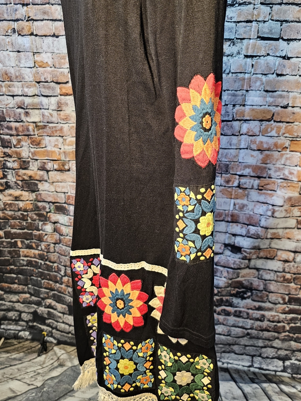 Judith March Black Embroidered Floral Hooded Cardigan Sz M Boho Fringe Festival - Picture 2 of 5